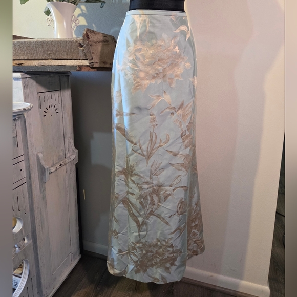 Formal Floral Robin's Egg Blue maxi skirt size 8 Kay Unger New York 100% Silk